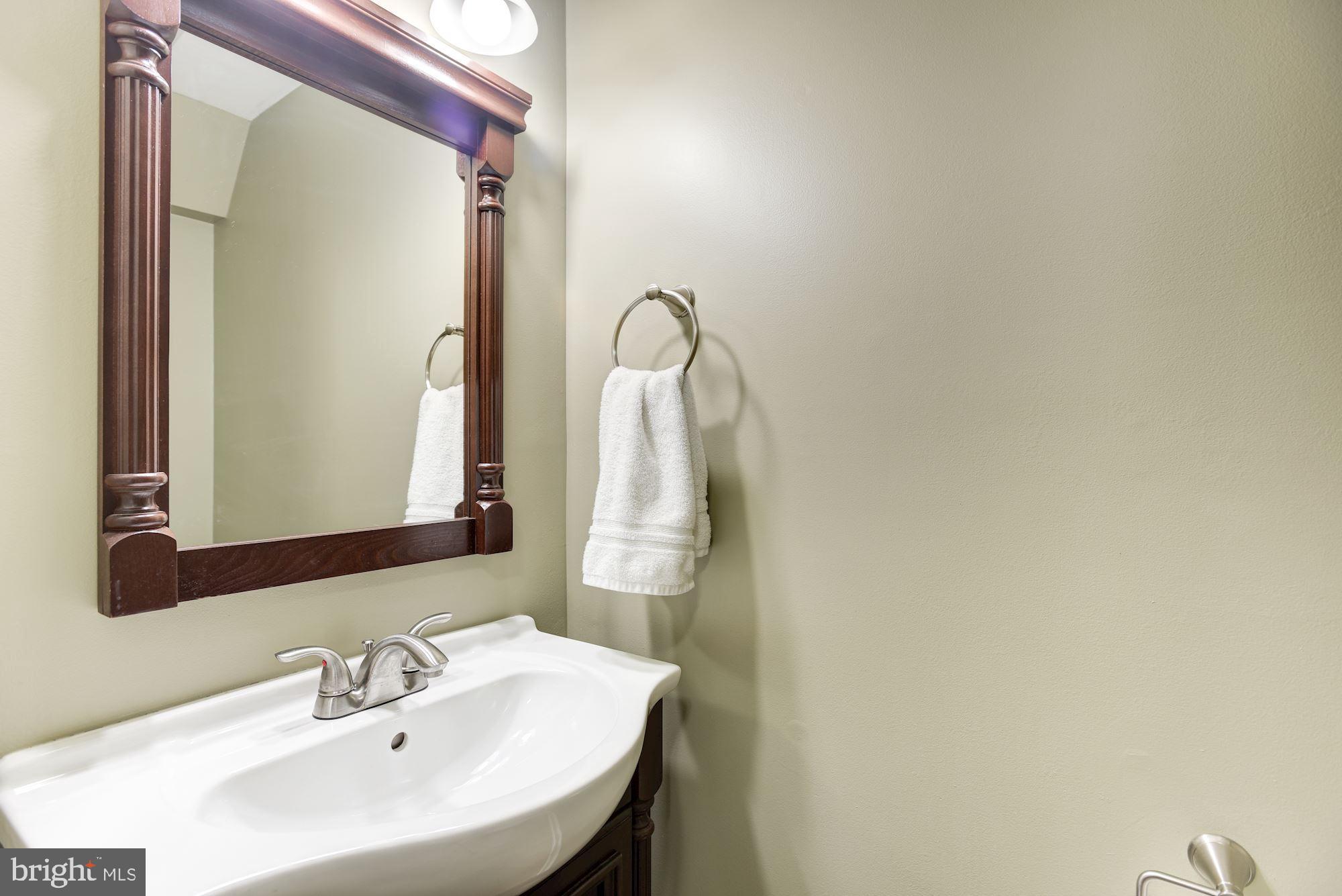 4 Victoria Square Frederick, MD 21702 - Photo 26 of 37 Powder Room