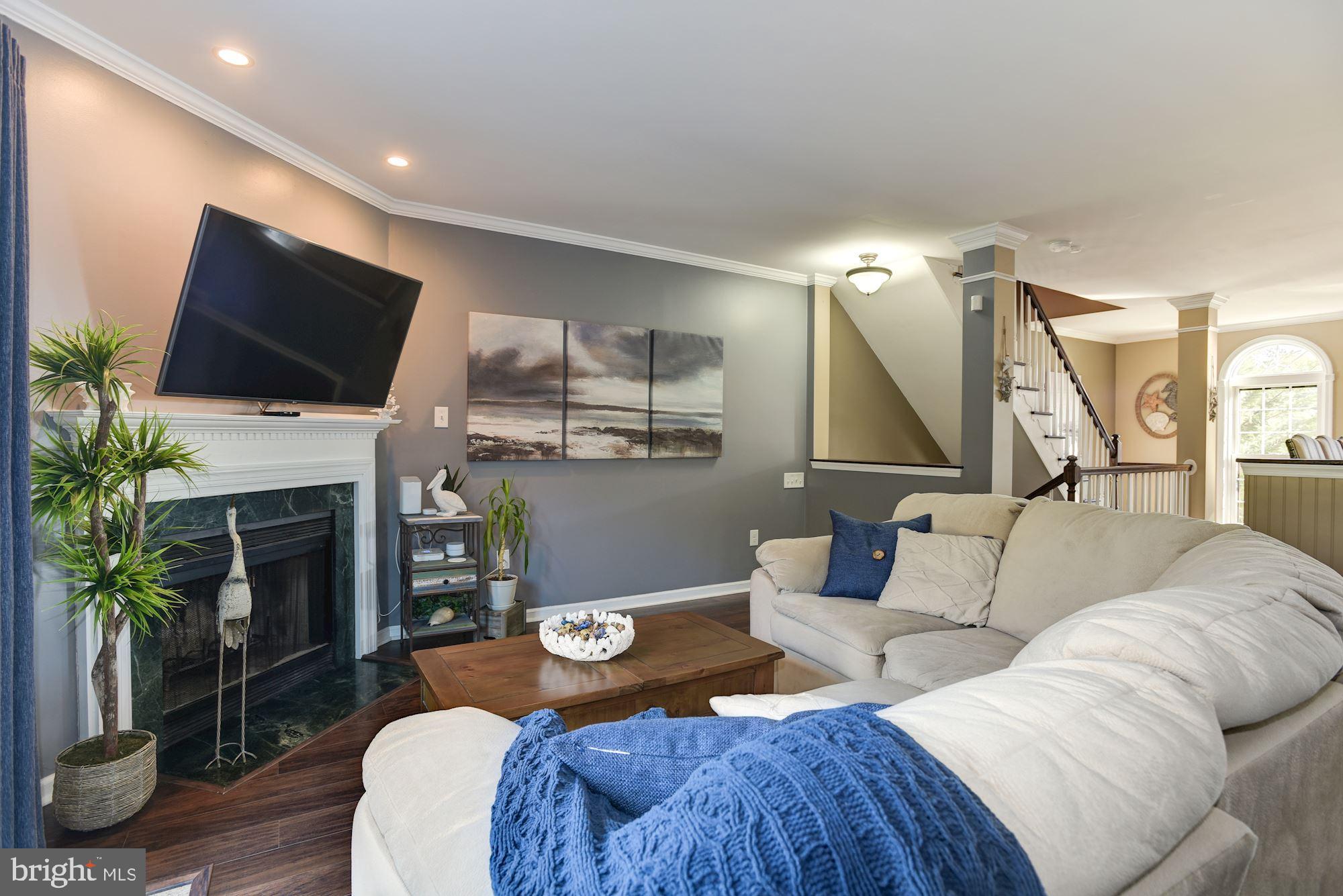 4 Victoria Square Frederick, MD 21702 - Photo 3 of 37 Living Room