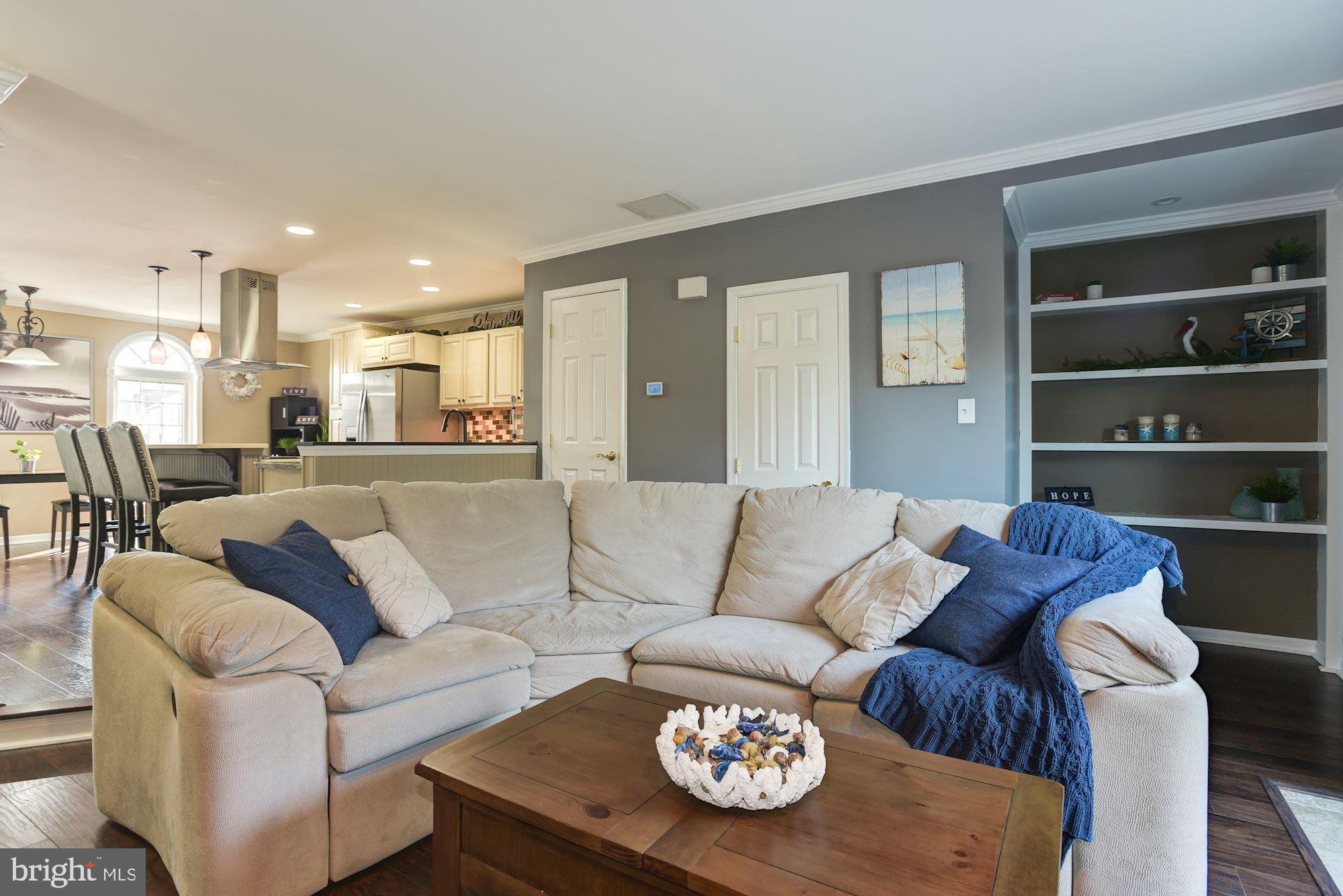 4 Victoria Square Frederick, MD 21702 - Photo 4 of 37 Living Room