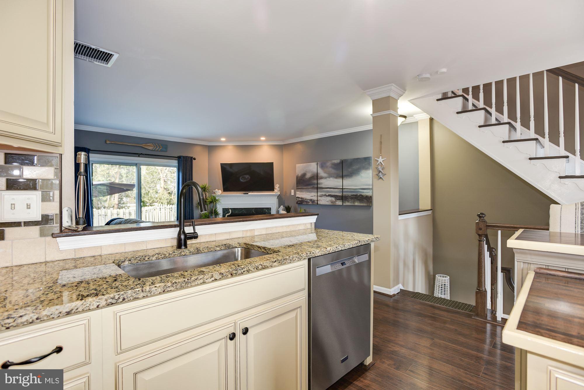 4 Victoria Square Frederick, MD 21702 - Photo 7 of 37 Eat-In Kitchen