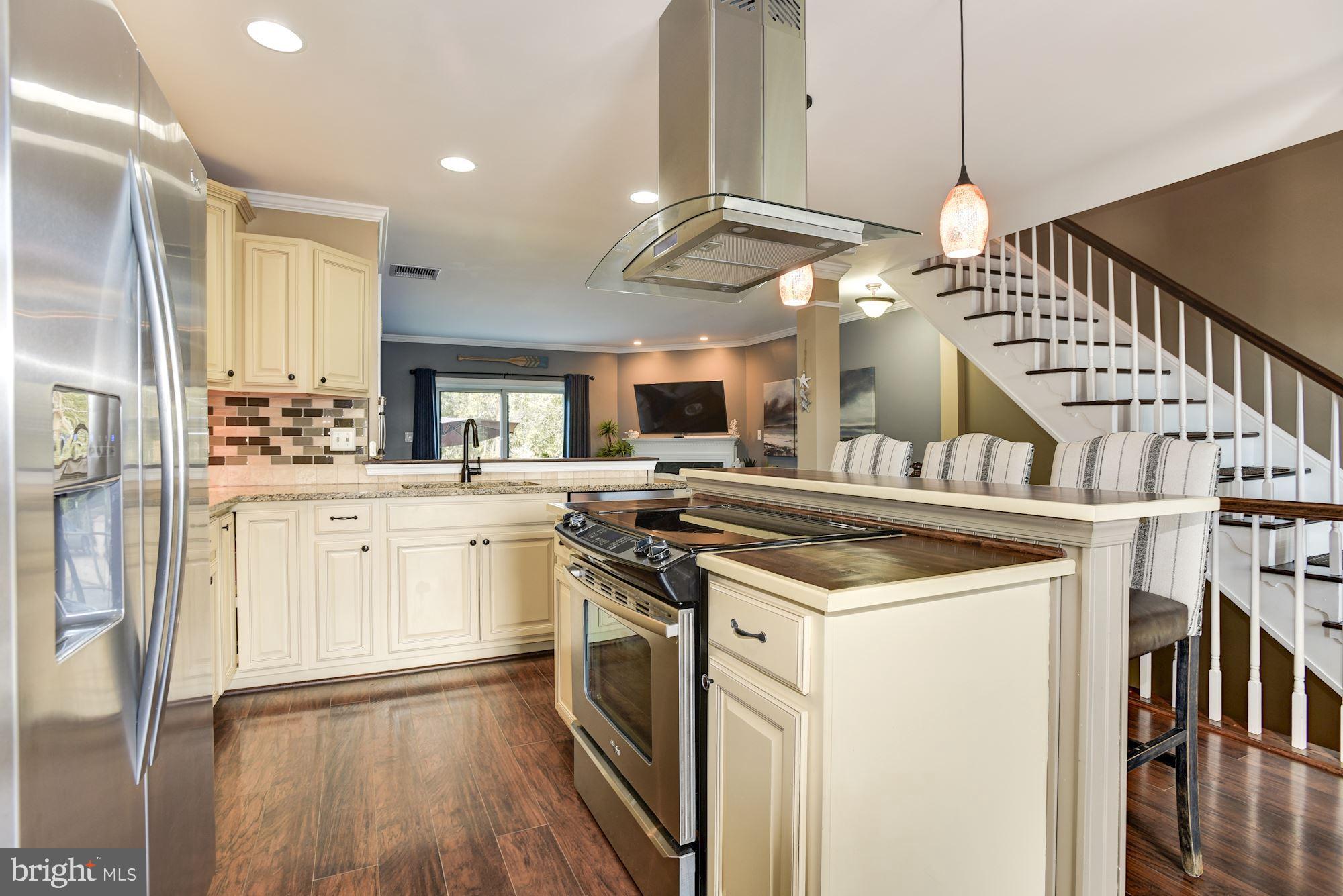 4 Victoria Square Frederick, MD 21702 - Photo 9 of 37 Eat-In Kitchen