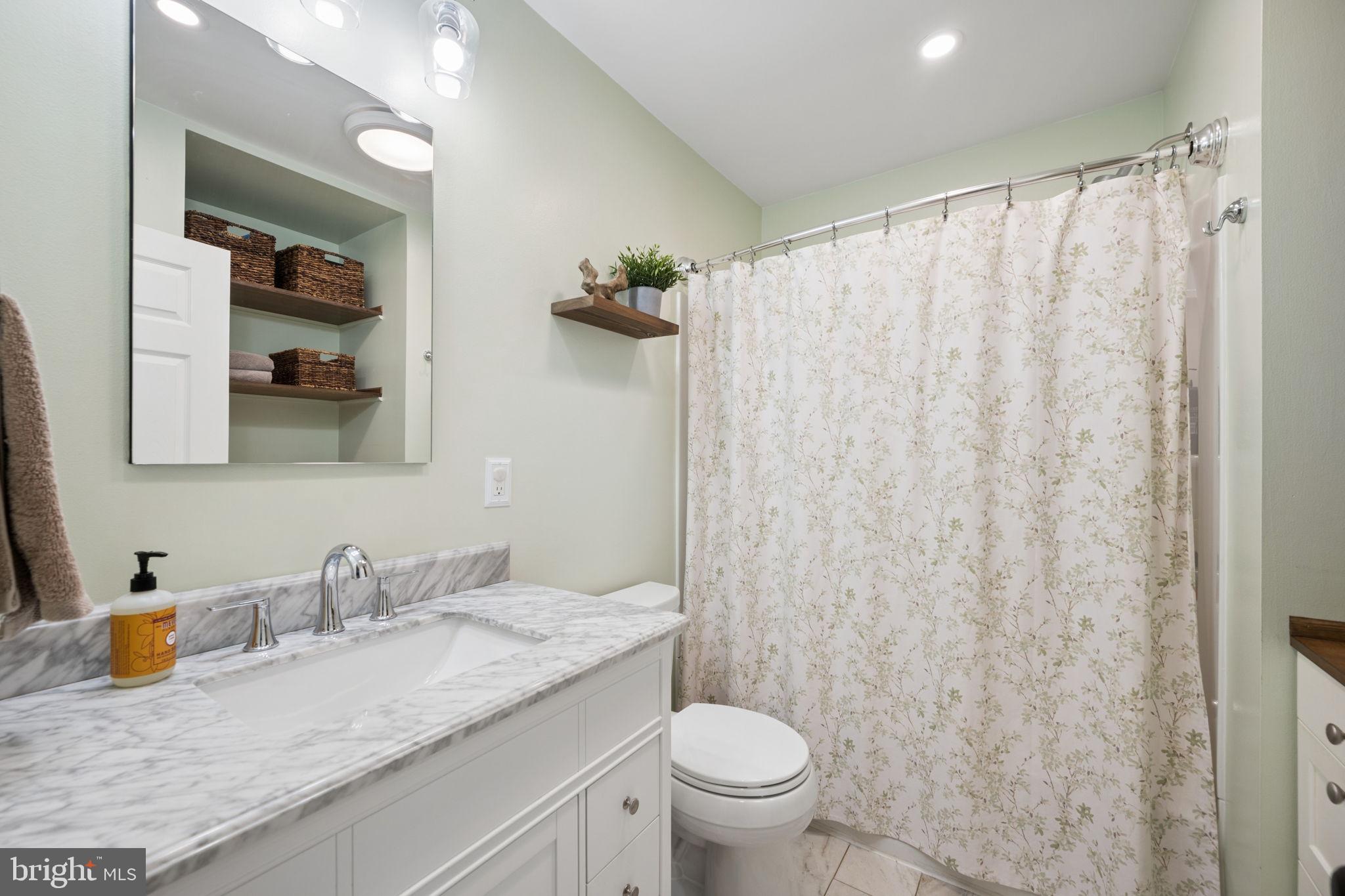 2626 Wentworth Road Baltimore, MD 21234 - Photo 29 of 75 Main level full bath