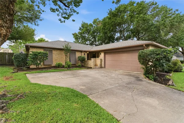 $289,900 | 5043 Whispering Falls Drive, Houston, TX 77084