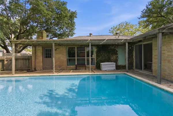 $289,900 | 5043 Whispering Falls Drive, Houston, TX 77084