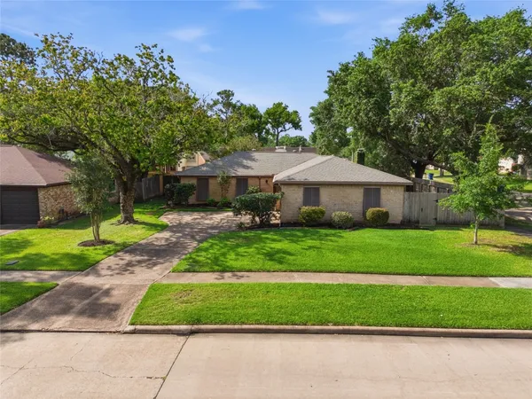 $289,900 | 5043 Whispering Falls Drive, Houston, TX 77084