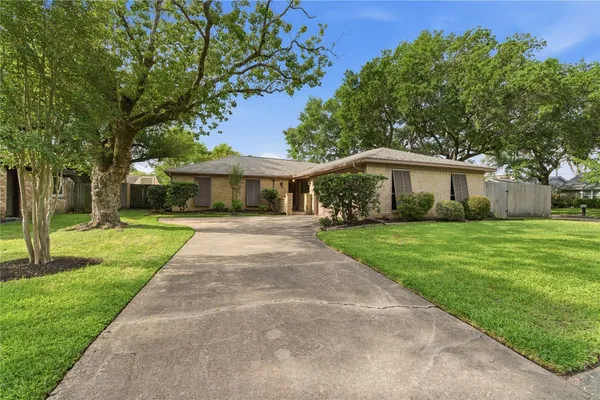 $289,900 | 5043 Whispering Falls Drive, Houston, TX 77084