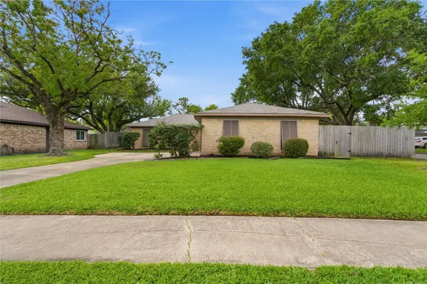$289,900 | 5043 Whispering Falls Drive, Houston, TX 77084