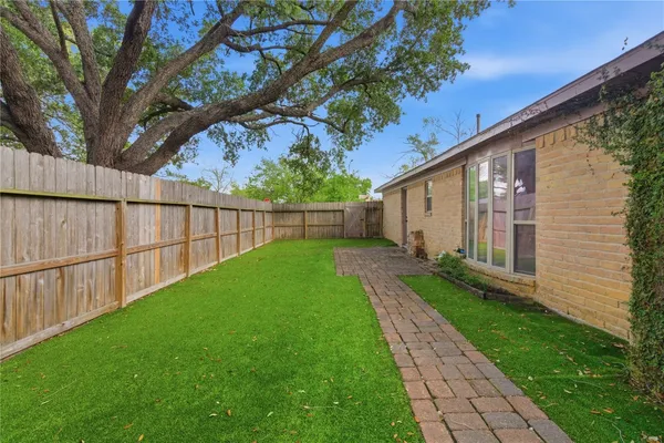 $289,900 | 5043 Whispering Falls Drive, Houston, TX 77084