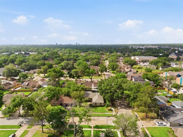 $289,900 | 5043 Whispering Falls Drive, Houston, TX 77084