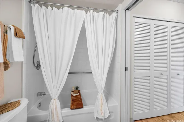 $468,000 | 3009 Ala Makahala Place, Unit 1403, Honolulu, HI 96818