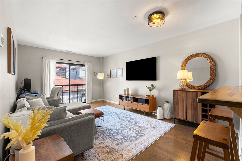 315 Rantoul Street, Unit 106 Beverly, MA 01915 - Photo 2 of 19