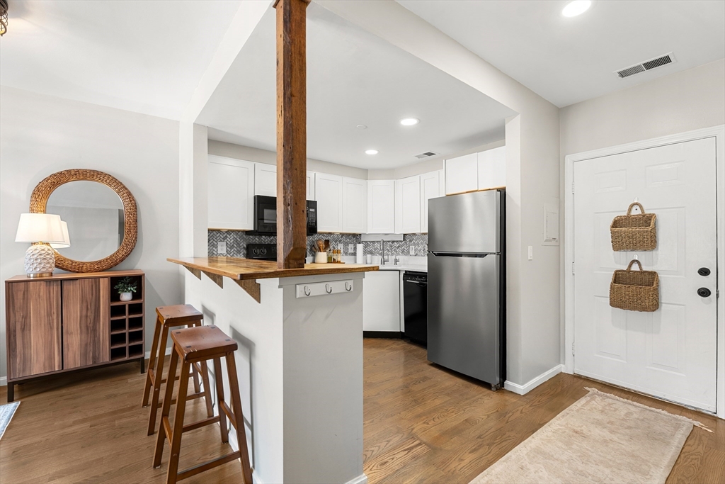 315 Rantoul Street, Unit 106 Beverly, MA 01915 - Photo 5 of 19