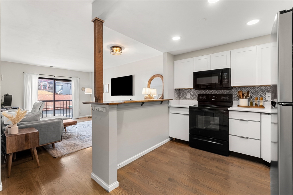 315 Rantoul Street, Unit 106 Beverly, MA 01915 - Photo 6 of 19