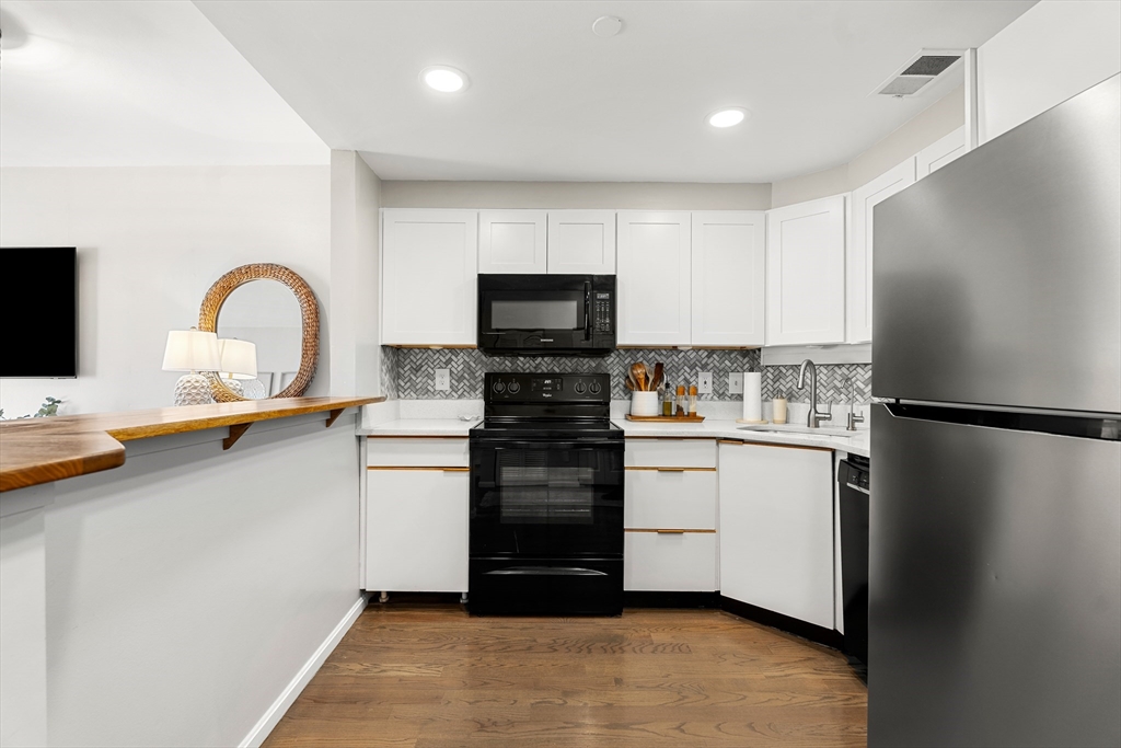 315 Rantoul Street, Unit 106 Beverly, MA 01915 - Photo 7 of 19