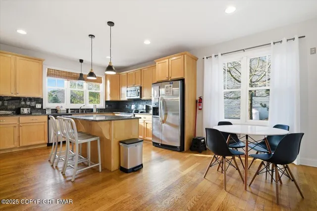 $699,900 | 6 Fieldstone Court, Lake Harmony, PA 18624