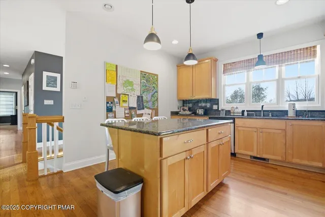 $699,900 | 6 Fieldstone Court, Lake Harmony, PA 18624