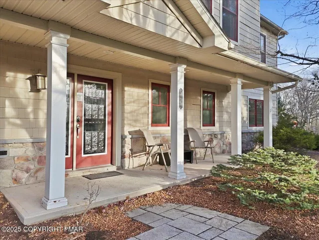 $699,900 | 6 Fieldstone Court, Lake Harmony, PA 18624