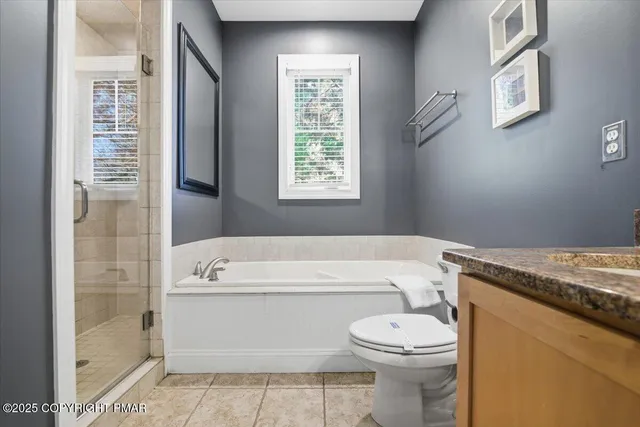 $699,900 | 6 Fieldstone Court, Lake Harmony, PA 18624