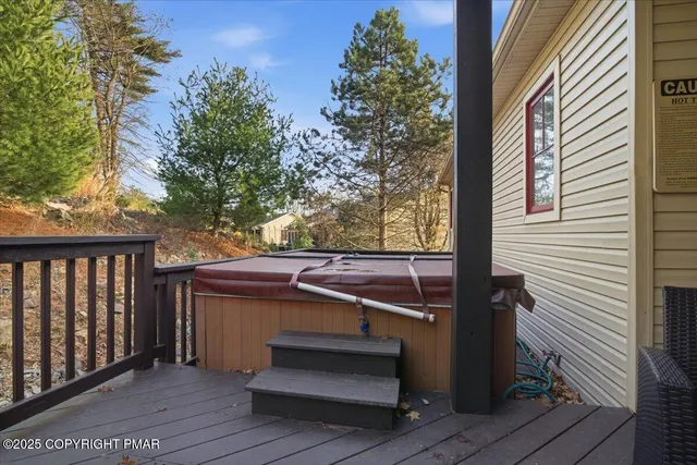 $699,900 | 6 Fieldstone Court, Lake Harmony, PA 18624