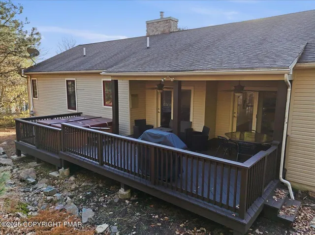 $699,900 | 6 Fieldstone Court, Lake Harmony, PA 18624