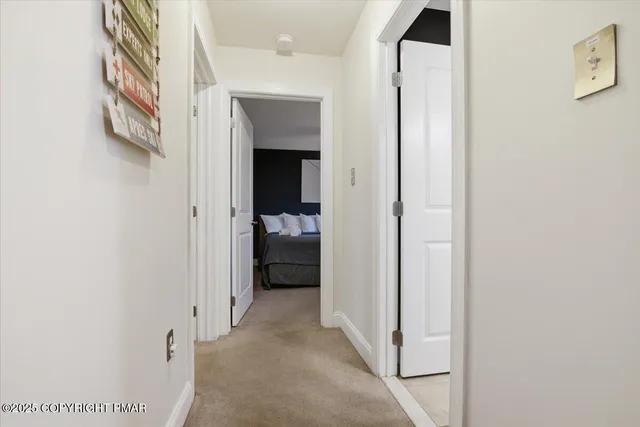 $699,900 | 6 Fieldstone Court, Lake Harmony, PA 18624