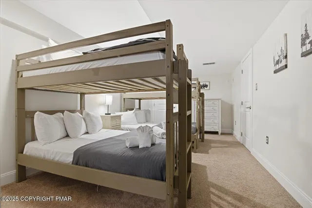 $699,900 | 6 Fieldstone Court, Lake Harmony, PA 18624