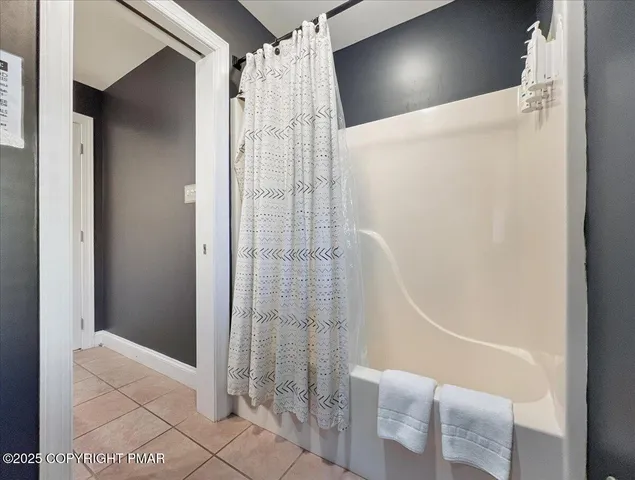 $699,900 | 6 Fieldstone Court, Lake Harmony, PA 18624