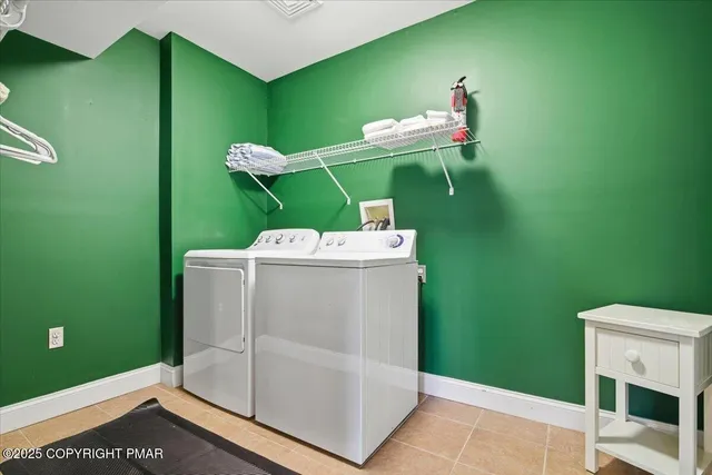 $699,900 | 6 Fieldstone Court, Lake Harmony, PA 18624