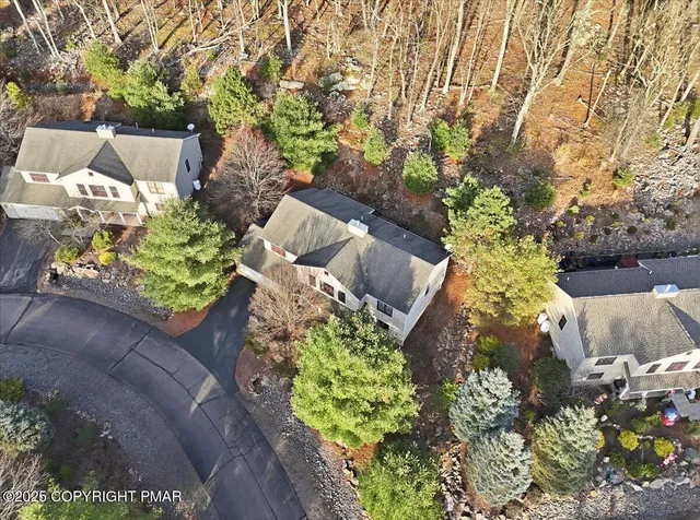 $699,900 | 6 Fieldstone Court, Lake Harmony, PA 18624