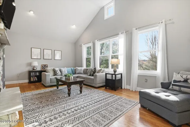 $699,900 | 6 Fieldstone Court, Lake Harmony, PA 18624