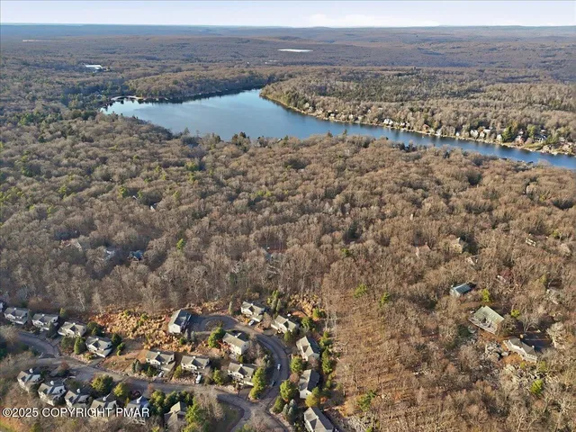 $699,900 | 6 Fieldstone Court, Lake Harmony, PA 18624