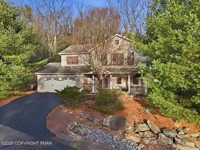 $699,900 | 6 Fieldstone Court, Lake Harmony, PA 18624