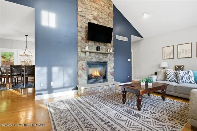 $699,900 | 6 Fieldstone Court, Lake Harmony, PA 18624