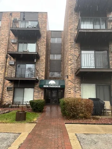 $1,600 | 8936 North Parkside Avenue, Unit 203, Des Plaines, IL 60016
