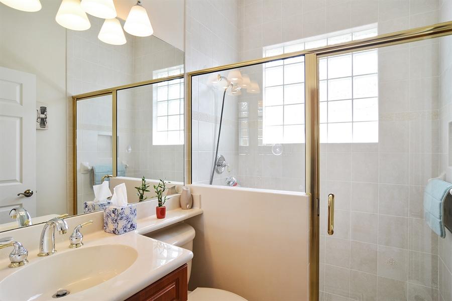 399 Springview Loop Port St. Lucie, FL 34986 - Photo 15 of 30 399 Springview guest bath