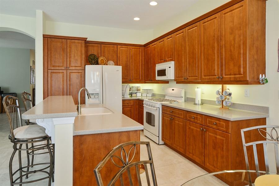 399 Springview Loop Port St. Lucie, FL 34986 - Photo 3 of 30 399 Springview kitchen
