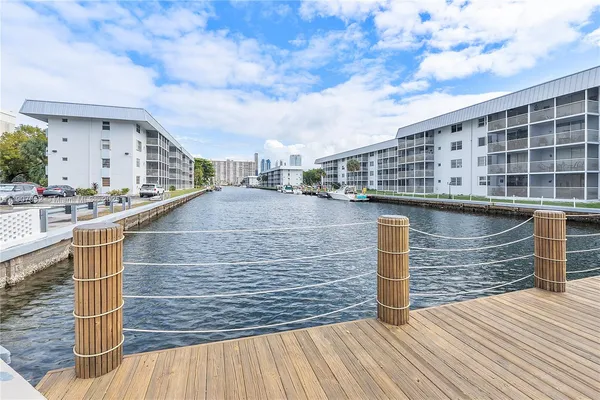 $2,000 | 3600 Northeast 170th Street, Unit 211, North Miami Beach, FL 33160