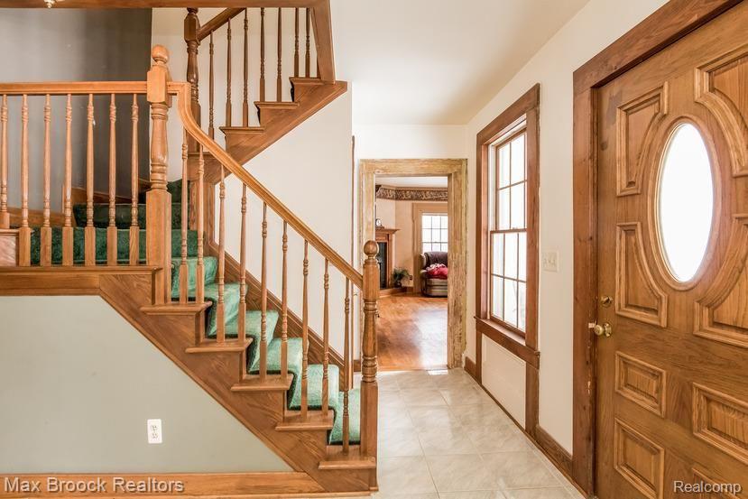 1575 East Leonard Road Leonard, MI 48367 - Photo 5 of 39 006-Foyer-1408918-mls.jpg