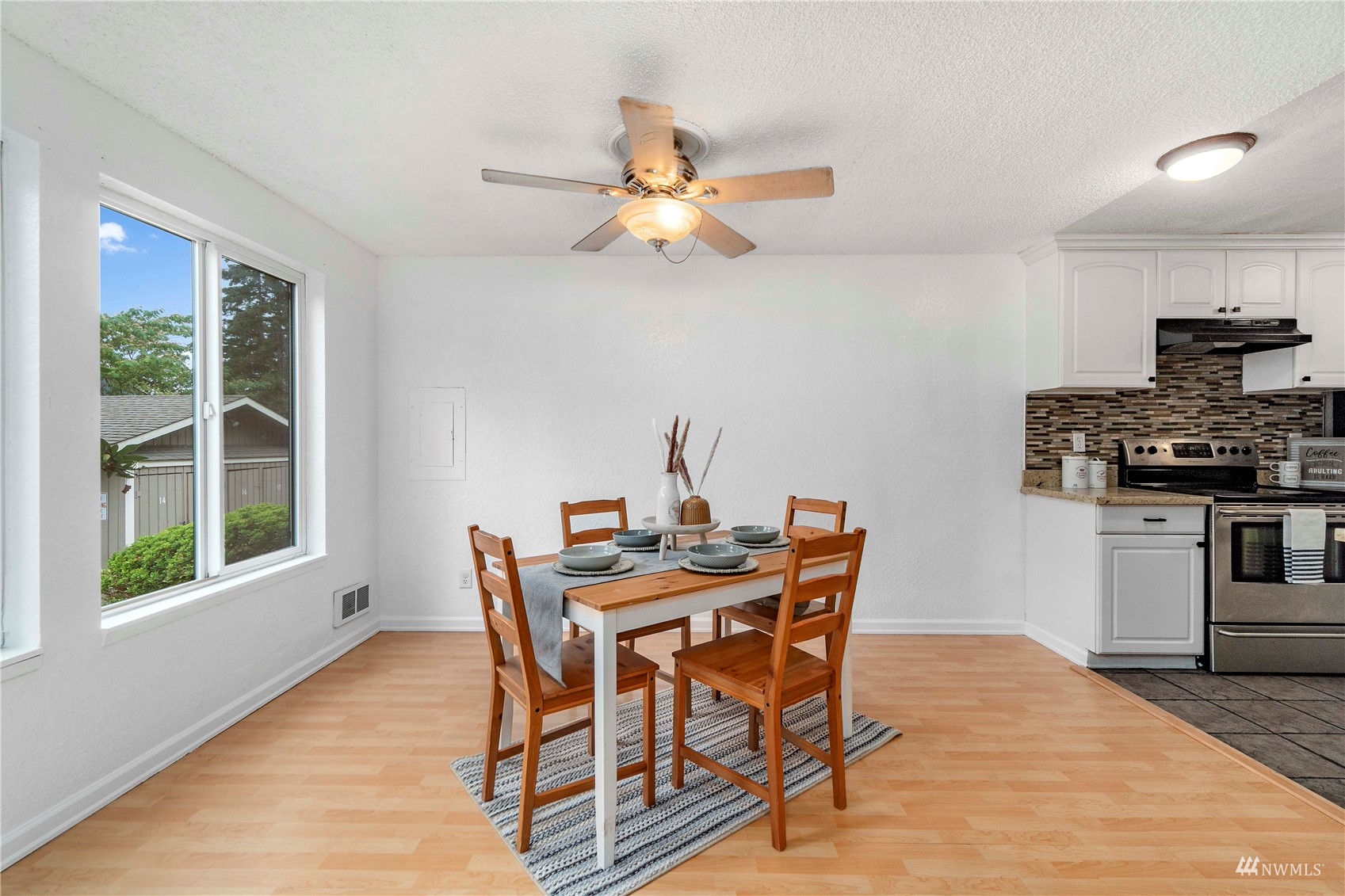 1800 Grant Avenue South, Unit D2 Renton, WA 98055 - Photo 4 of 23 a view of a dining room with furniture window and wooden floor
