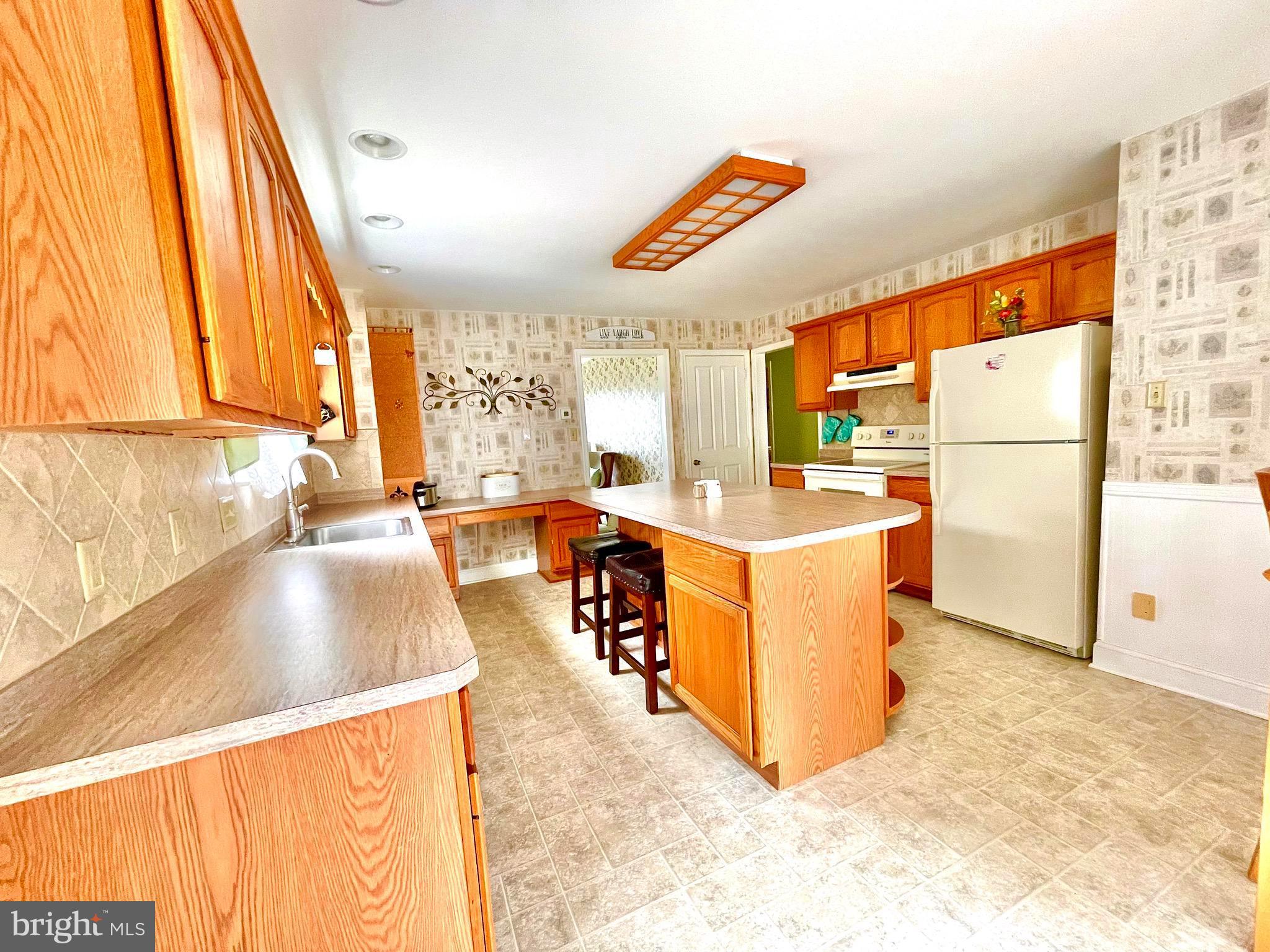 138 Milestone Road Elkton, MD 21921 - Photo 6 of 31 Large Country Kitchen.