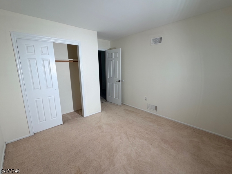 142 Patriots Road Morris Plains, NJ 07950 - Photo 6 of 21
