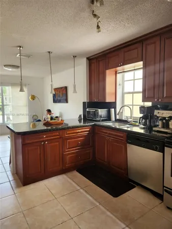$4,100 | 925 Opal Terrace, Unit 925, Weston, FL 33326