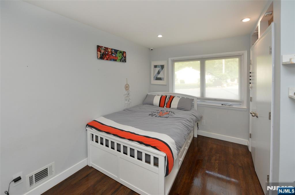 154 Middlesex Avenue Paramus, NJ 07652 - Photo 24 of 32