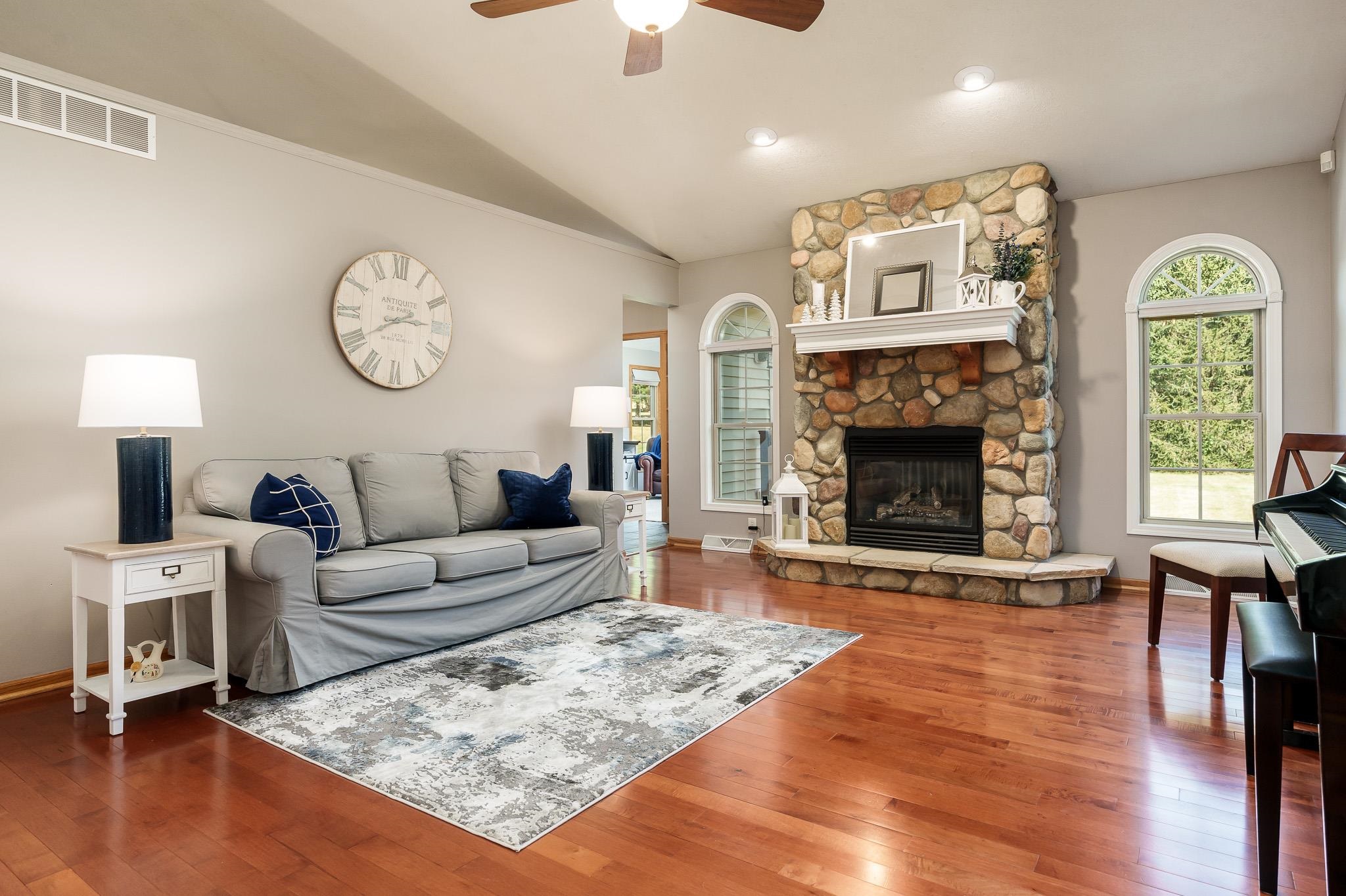 11803 Love Road Roscoe, IL 61073 - Photo 11 of 46 Gallery Image 11