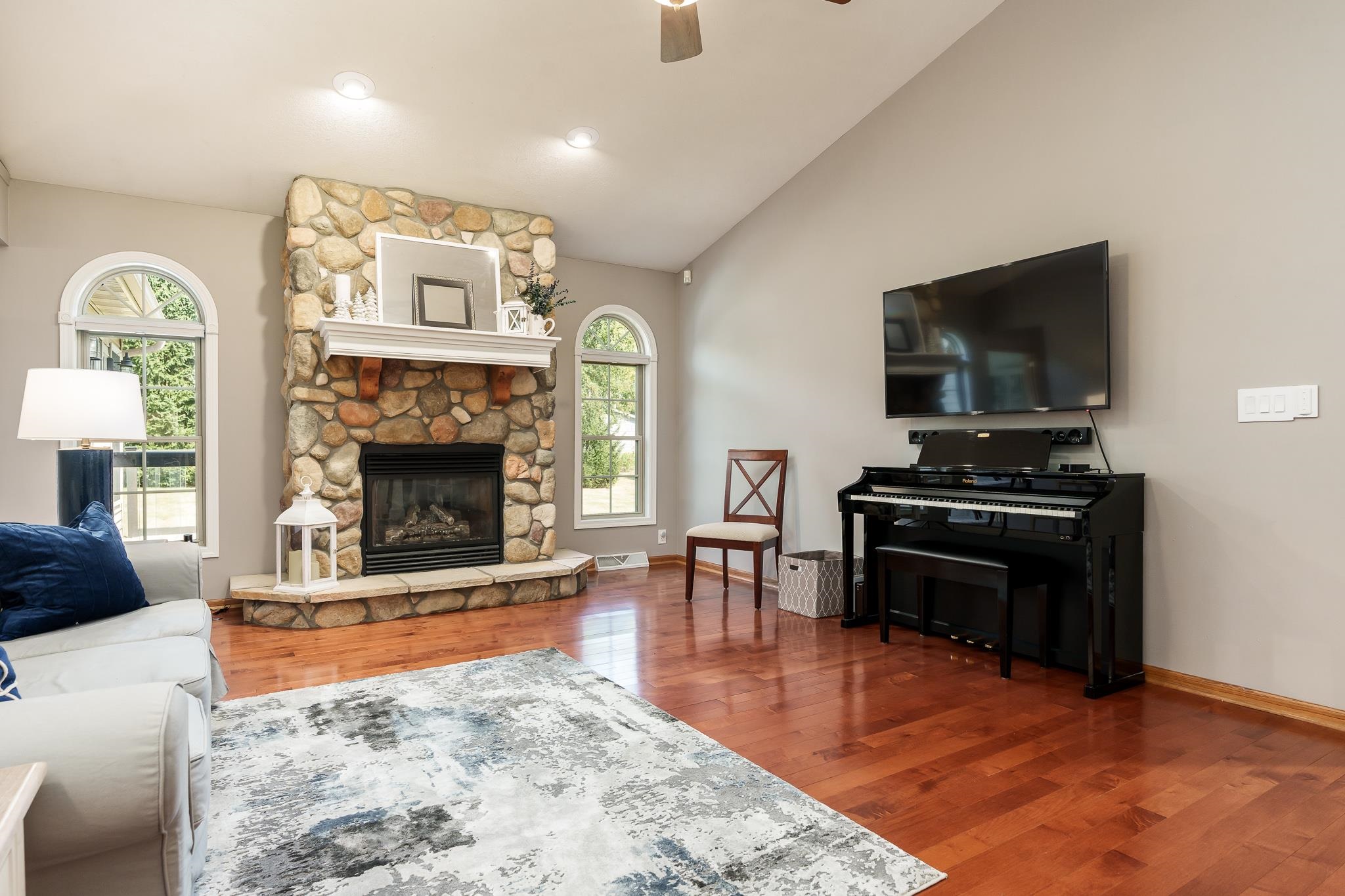 11803 Love Road Roscoe, IL 61073 - Photo 13 of 46 Gallery Image 13