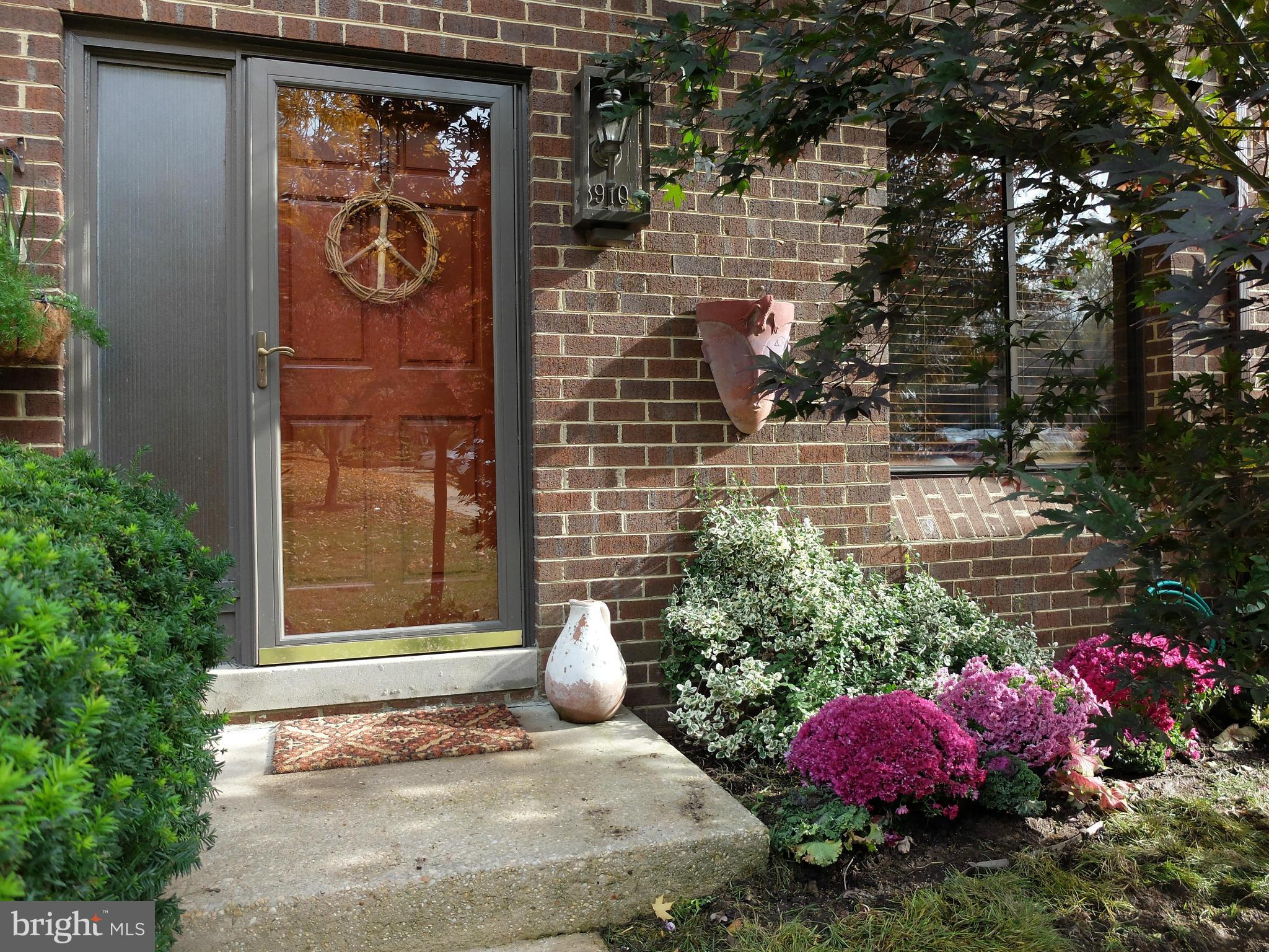 8910 Footed Ridge Columbia, MD 21045 - Photo 1 of 30 Exterior (Front)