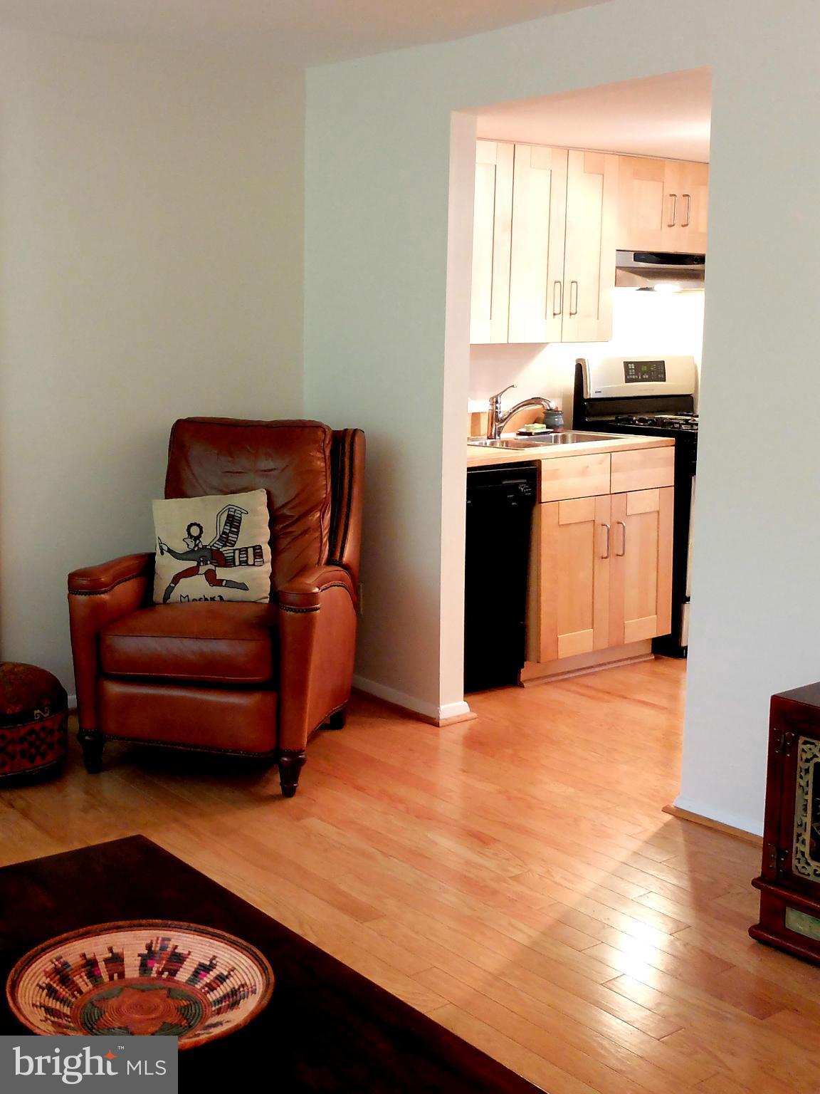 8910 Footed Ridge Columbia, MD 21045 - Photo 7 of 30 Living Room