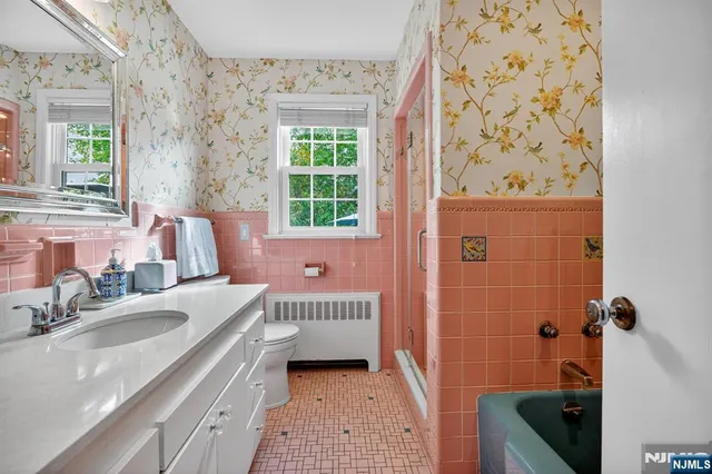 $799,000 | 90 Suncrest Avenue, North Haledon, NJ 07508