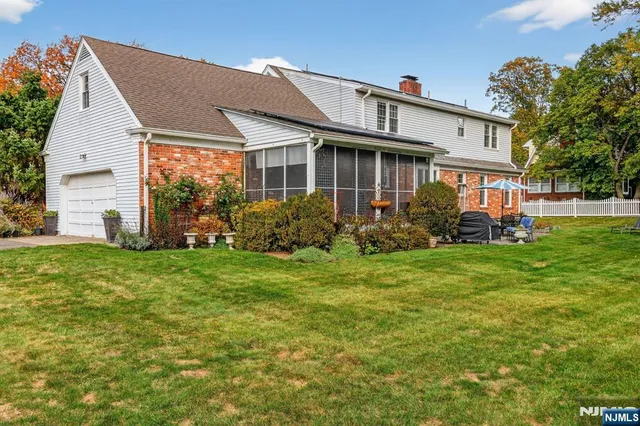 $799,000 | 90 Suncrest Avenue, North Haledon, NJ 07508