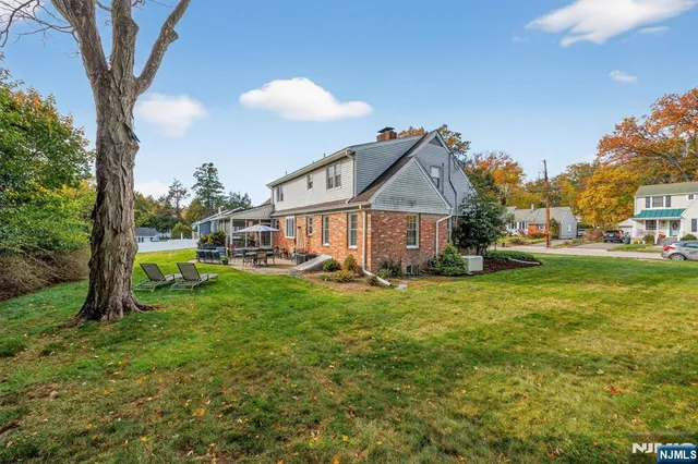 $799,000 | 90 Suncrest Avenue, North Haledon, NJ 07508